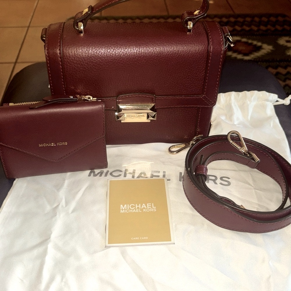 Like New!!! Michael Kors Jayne trunk bag &matching wallet (2pc set)